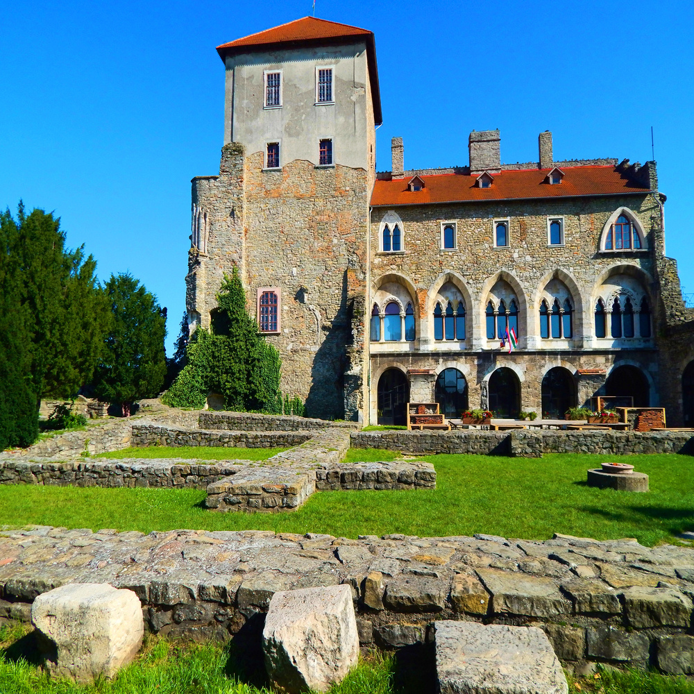 The Exterior of Tata Castle: Witchers Location